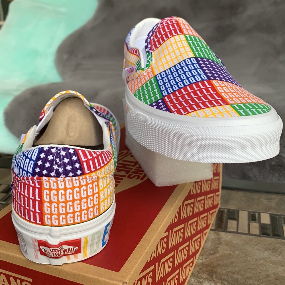 VANS CLASSIC SLIP ON PRIDE MULTI/TRUE WHITE MENS - Picture 3 of 16
